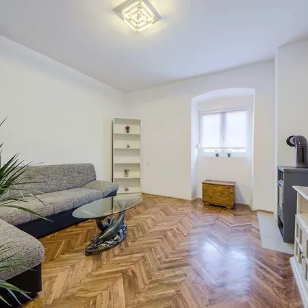 Apartman Paola *