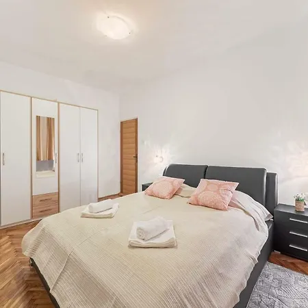 Apartman Paola Appartement *