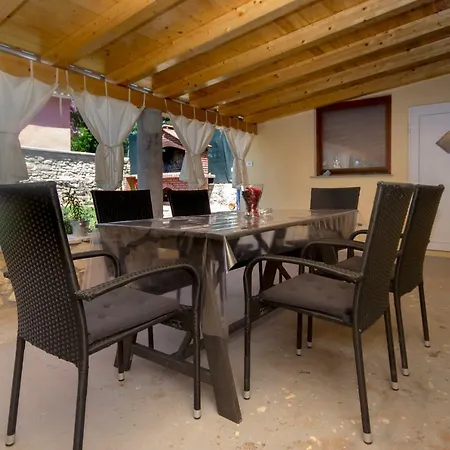 Apartman Paola *